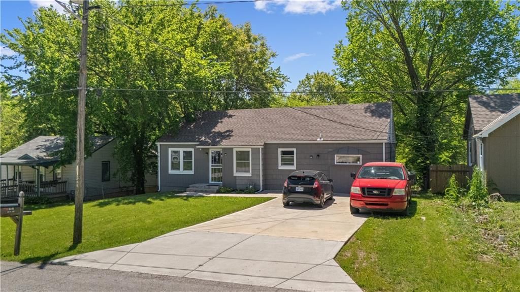 Photo of 5231 Edith Avenue, Kansas City, KS 66104 (MLS # 2608270)