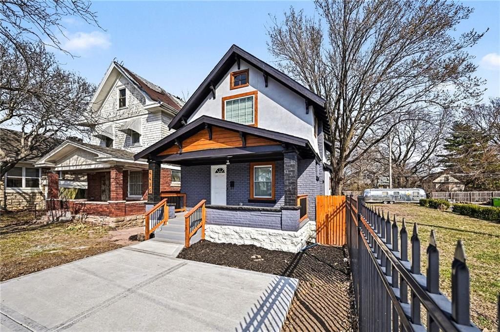 Photo of 4435 Troost Avenue, Kansas City, MO 64110 (MLS # 2607695)