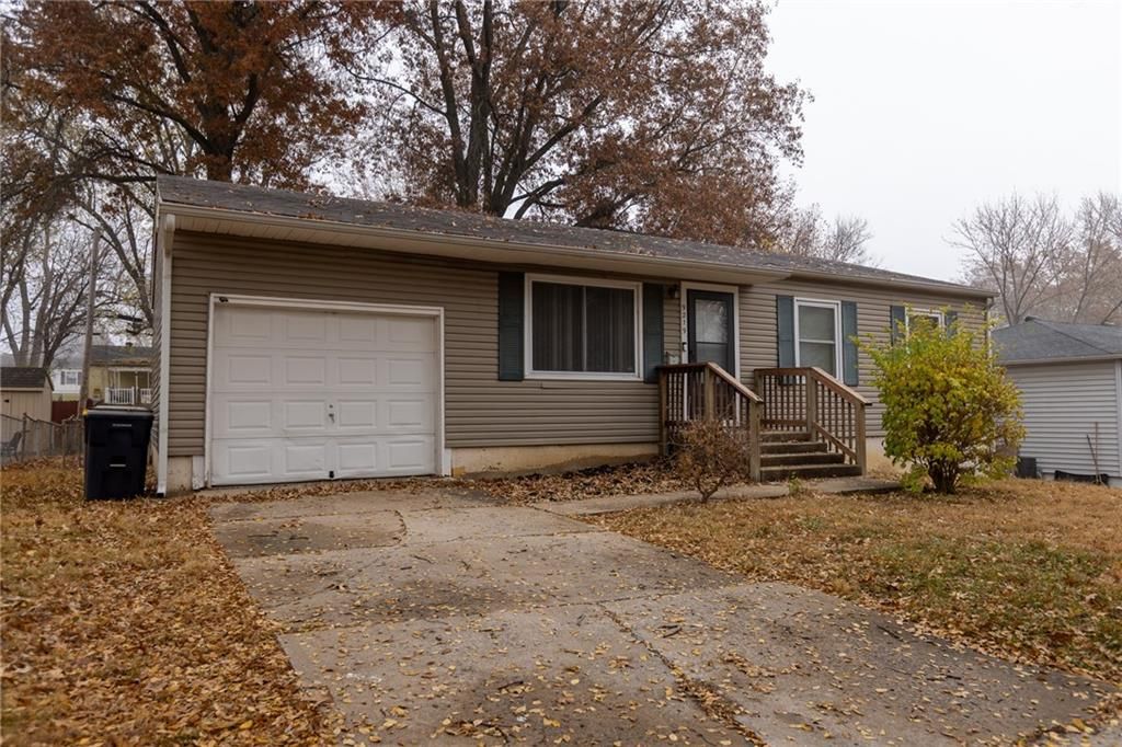 Photo of 9219 Lewis Avenue, Kansas City, MO 64138 (MLS # 2591996)