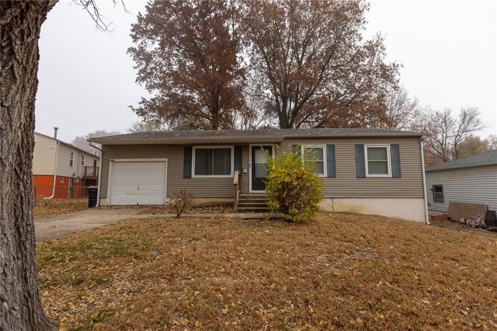 Photo of 9219 Lewis Avenue, Kansas City, MO 64138 (MLS # 2591996)