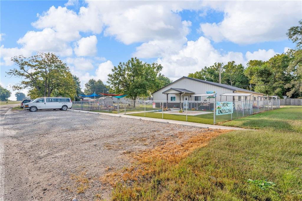 109 E Railroad Avenue