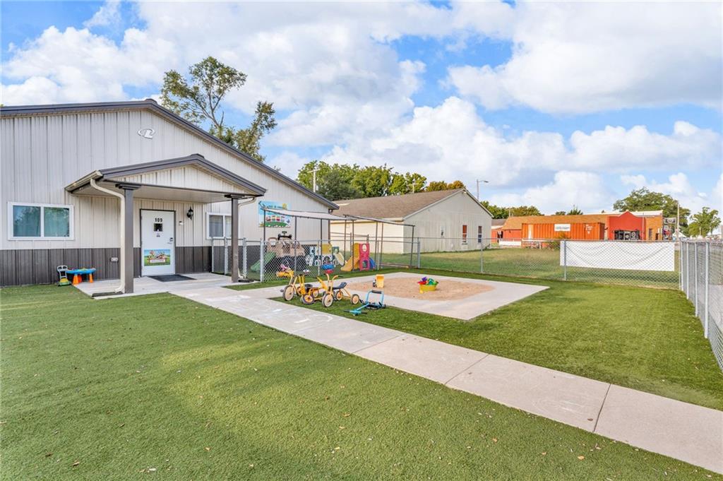 109 E Railroad Avenue