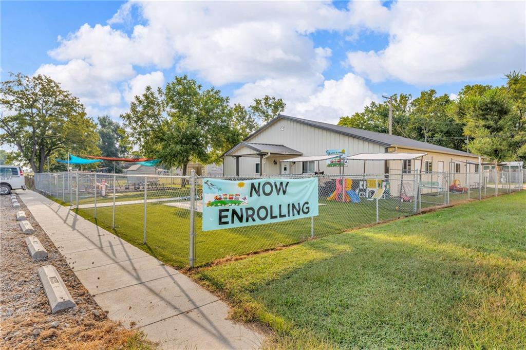 109 E Railroad Avenue