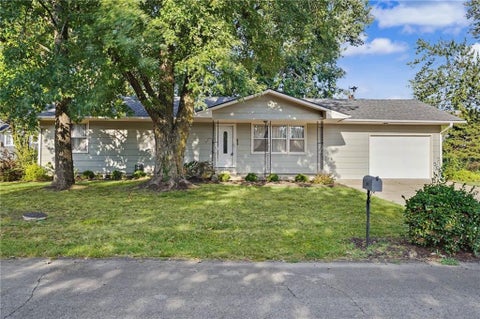 Photo of 609 Kings Highway, Garnett, KS 66032 (MLS # 2641249)