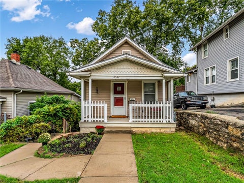 Photo of 4542 State Line Road, Kansas City, KS 66103 (MLS # 2643150)