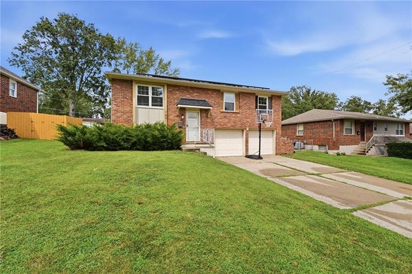 16916 E HART AVE, INDEPENDENCE, MO 64055 - Image 9b2ee979e8a215d88beedd3887e82161/95560626