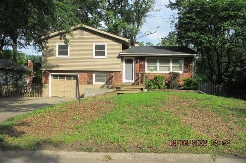 Photo of 618 NW Kay Drive, Lees Summit, MO 64063 (MLS # 2627162)