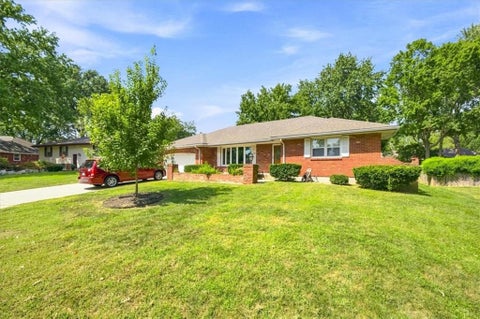 Photo of 1009 SW SUNRISE Drive, Blue Springs, MO 64015 (MLS # 2639035)