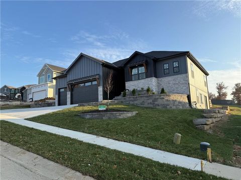 804 SE Pine Court Blue Springs MO 64014