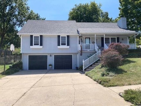 Photo of 502 NE Fox Trail Drive, Blue Springs, MO 64014 (MLS # 2642478)