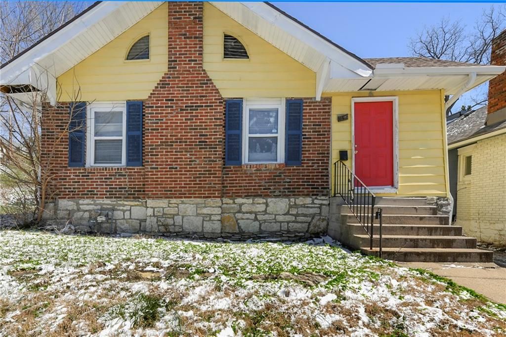 Photo of 4427 Agnes Avenue, Kansas City, MO 64130 (MLS # 2607497)