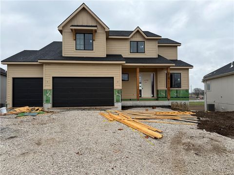 Photo of 15268 W 161st Court, Olathe, KS 66062 (MLS # 2582224)