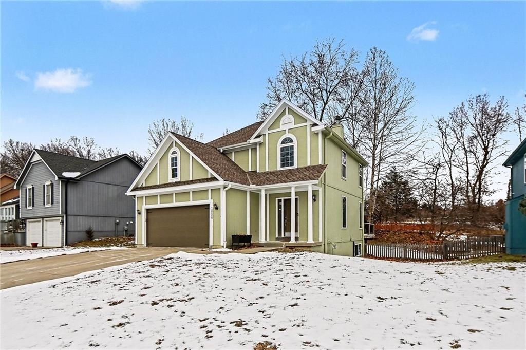 Photo of 1808 NW 79th Terrace, Kansas City, MO 64151 (MLS # 2599186)