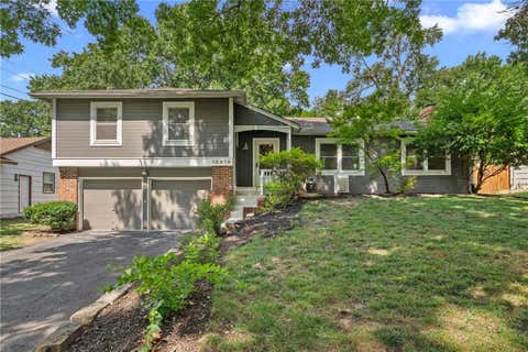Photo of 10810 Oak Street, Kansas City, MO 64114 (MLS # 2632073)
