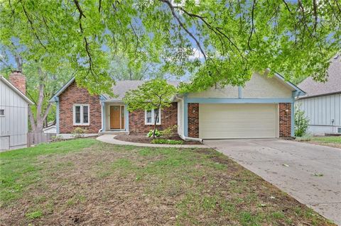 Photo of 9833 W 101st Terrace, Overland Park, KS 66212 (MLS # 2615780)