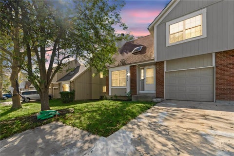 Photo of 10814 Haskins Street, Lenexa, KS 66210 (MLS # 2646236)