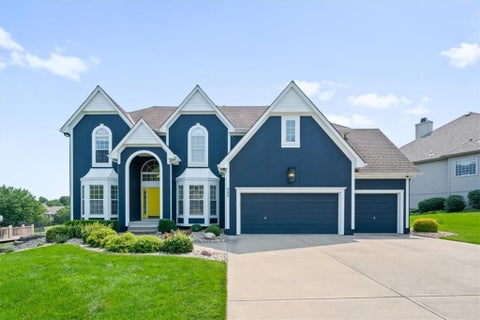 Photo of 725 SW Winterwalk Lane, Lees Summit, MO 64081 (MLS # 2629139)