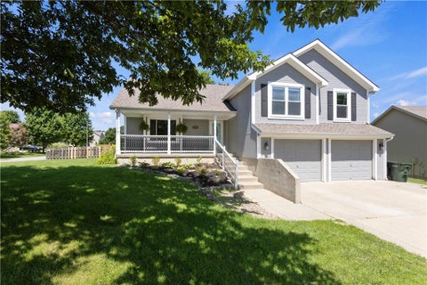 Photo of 3812 Clayton Drive, Leavenworth, KS 66048 (MLS # 2627115)