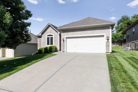 Photo of 7128 Allman Drive, Shawnee, KS 66217 (MLS # 2627334)