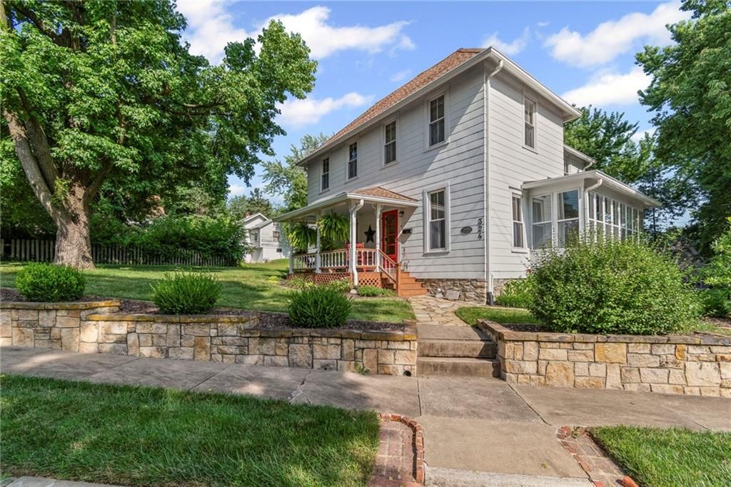 Photo of 324 Harrison Street, Liberty, MO 64068 (MLS # 2562953)