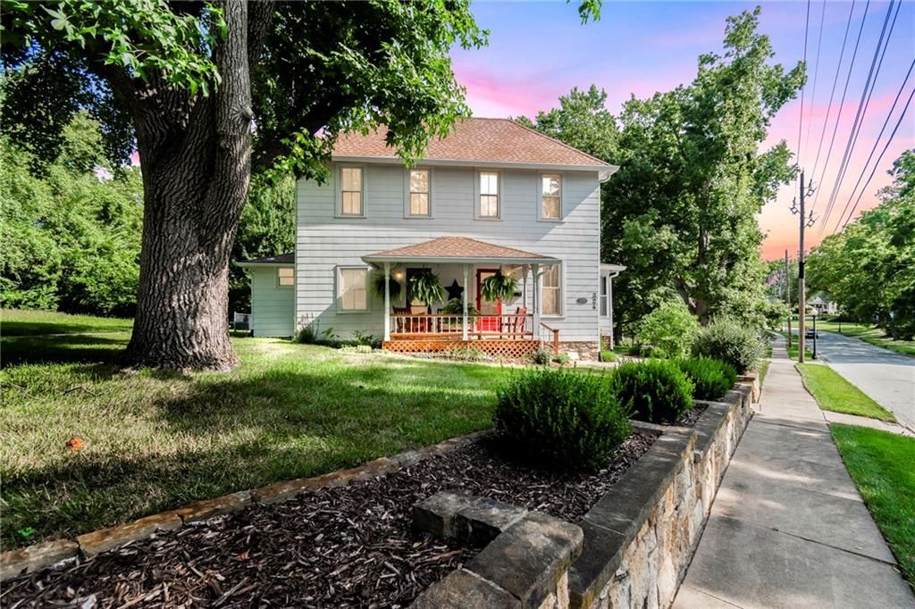 Photo of 324 Harrison Street, Liberty, MO 64068 (MLS # 2562953)