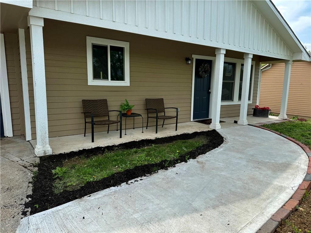 Photo of 1622 Lindenwood Lane, Lawrence, KS 66044 (MLS # 2615064)