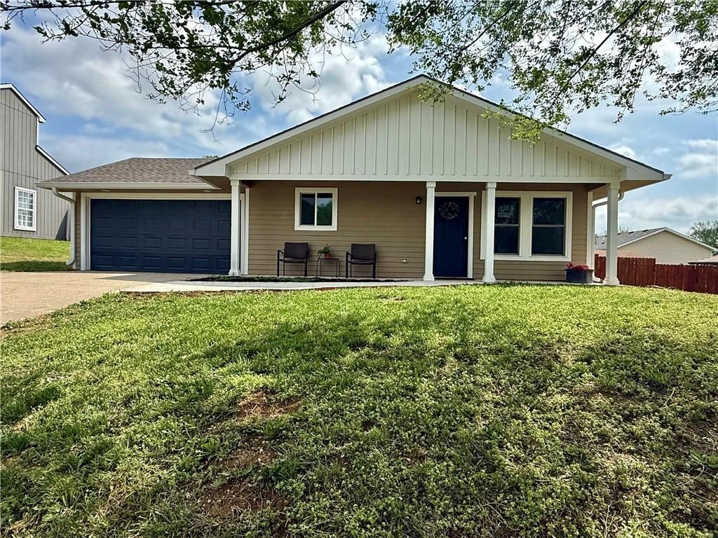 Photo of 1622 Lindenwood Lane, Lawrence, KS 66044 (MLS # 2615064)