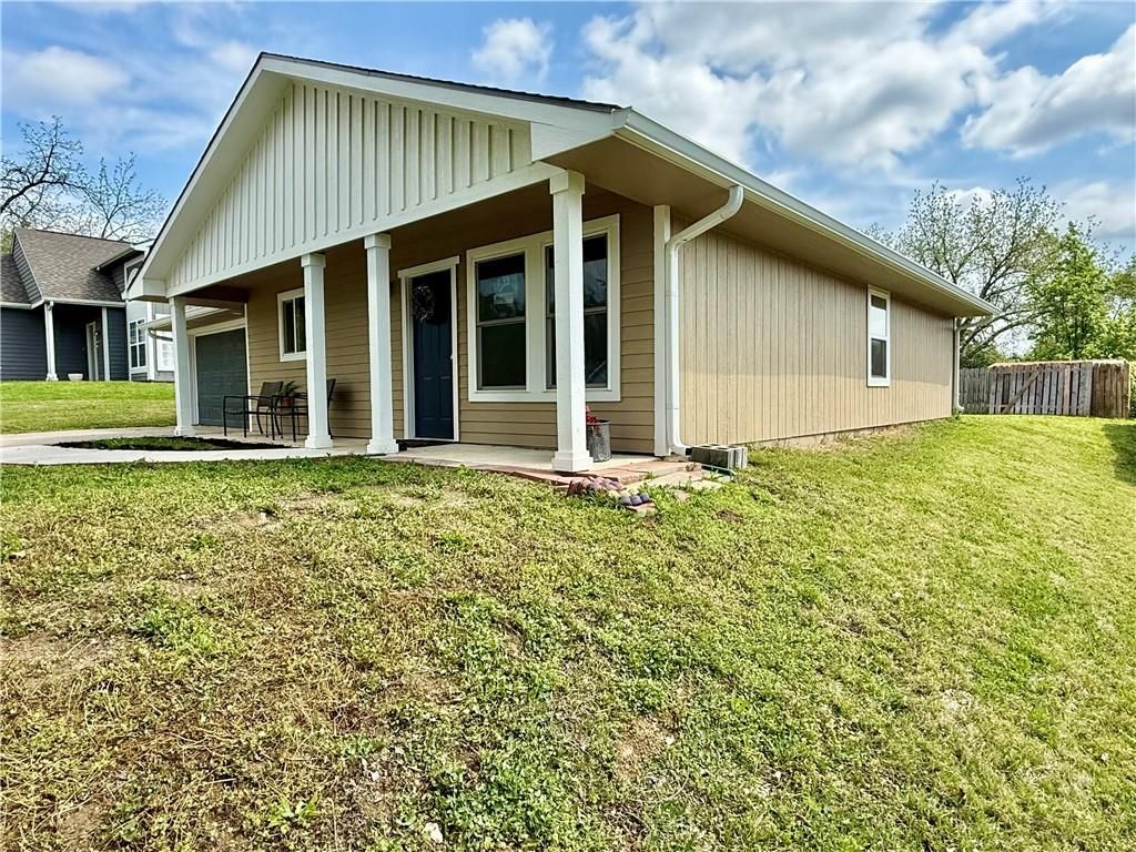 Photo of 1622 Lindenwood Lane, Lawrence, KS 66044 (MLS # 2615064)