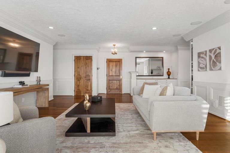 121 W 48th Street 2005