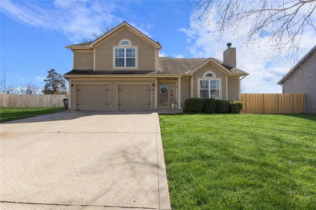 Photo of 1337 SE 12th Terrace, Lees Summit, MO 64081 (MLS # 2608302)
