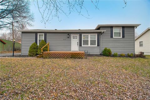 Photo of 7909 N Pennsylvania Avenue, Kansas City, MO 64118 (MLS # 2619732)