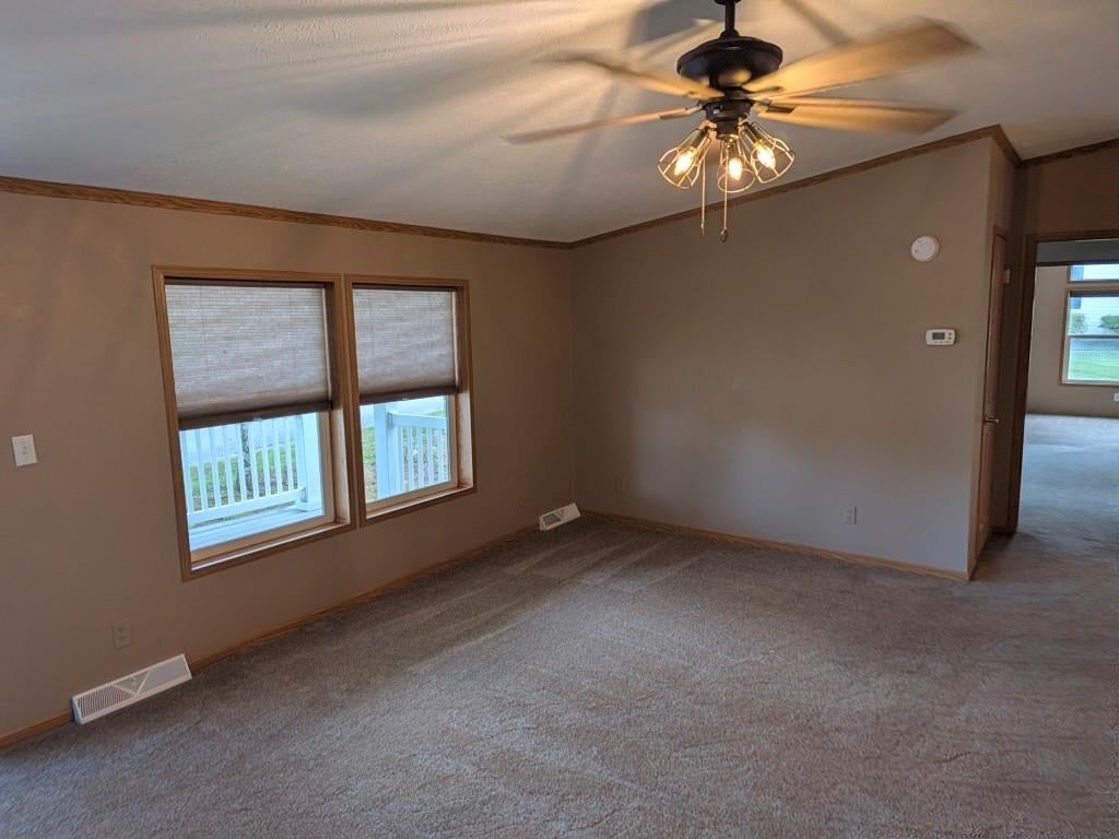 846 NE White Oaks Lane