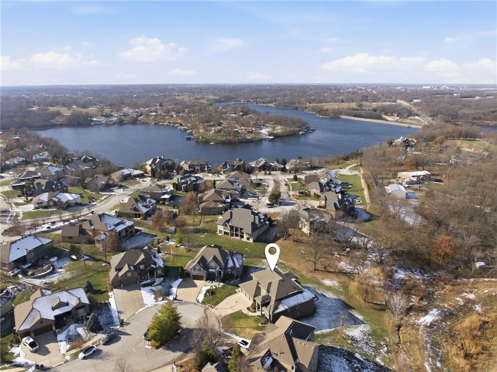 1729 NE Woodland Shores Court