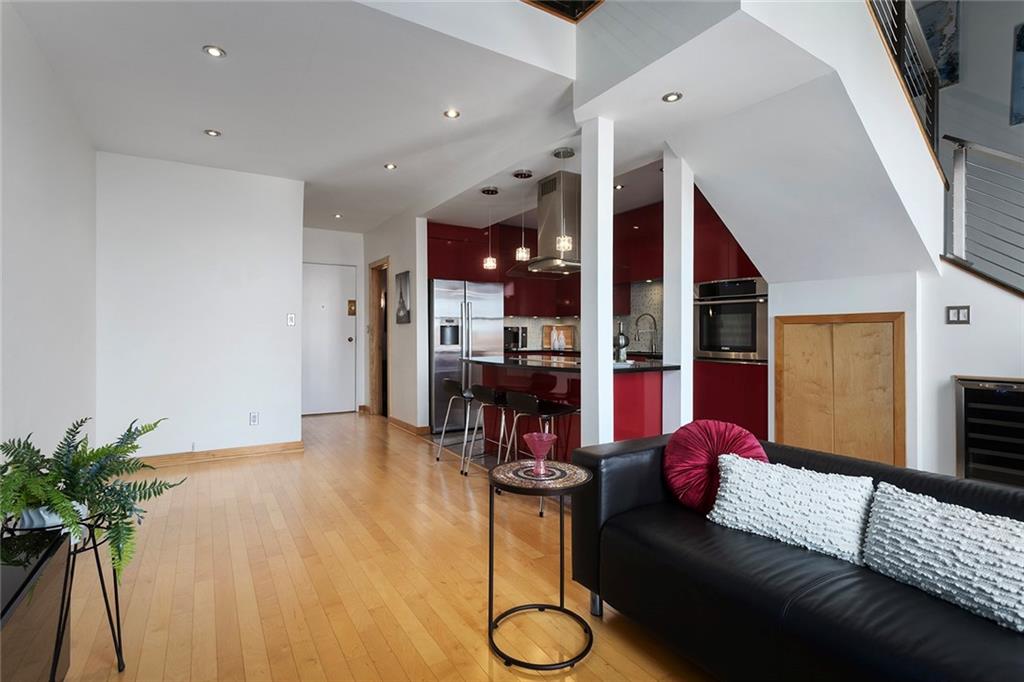 113 W 5th Street 302