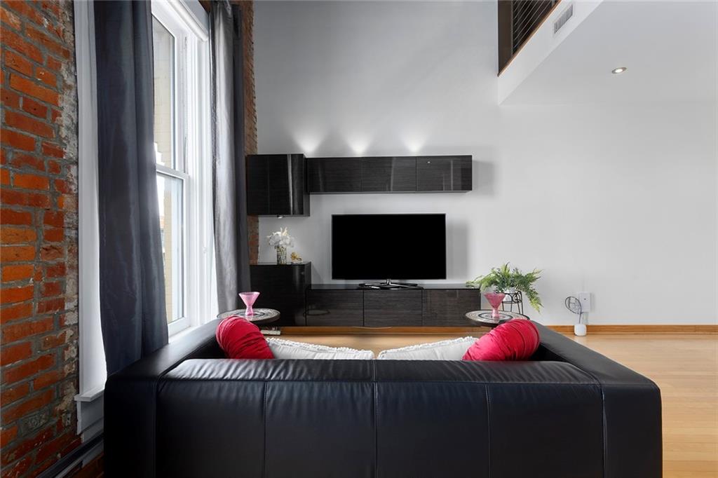 113 W 5th Street 302