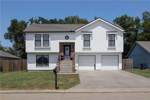Photo of 110 E John Street, Coffeyville, KS 67337 (MLS # 2636759)