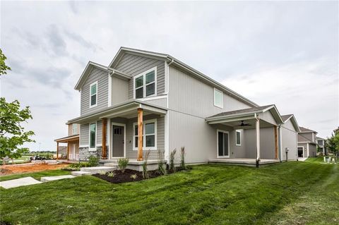Photo of 16827 W 164th Terrace, Olathe, KS 66062 (MLS # 2613487)