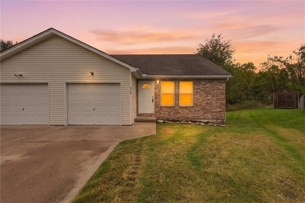 212 NW 27TH STREET CT, BLUE SPRINGS, MO 64015 - Image 9d18095fa25ff06071fefcd0441199b7/1948986776