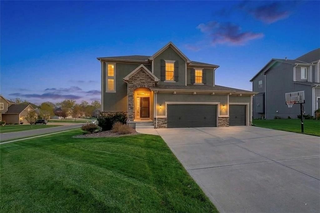 Photo of 1201 Belinder Drive, Raymore, MO 64083 (MLS # 2608896)