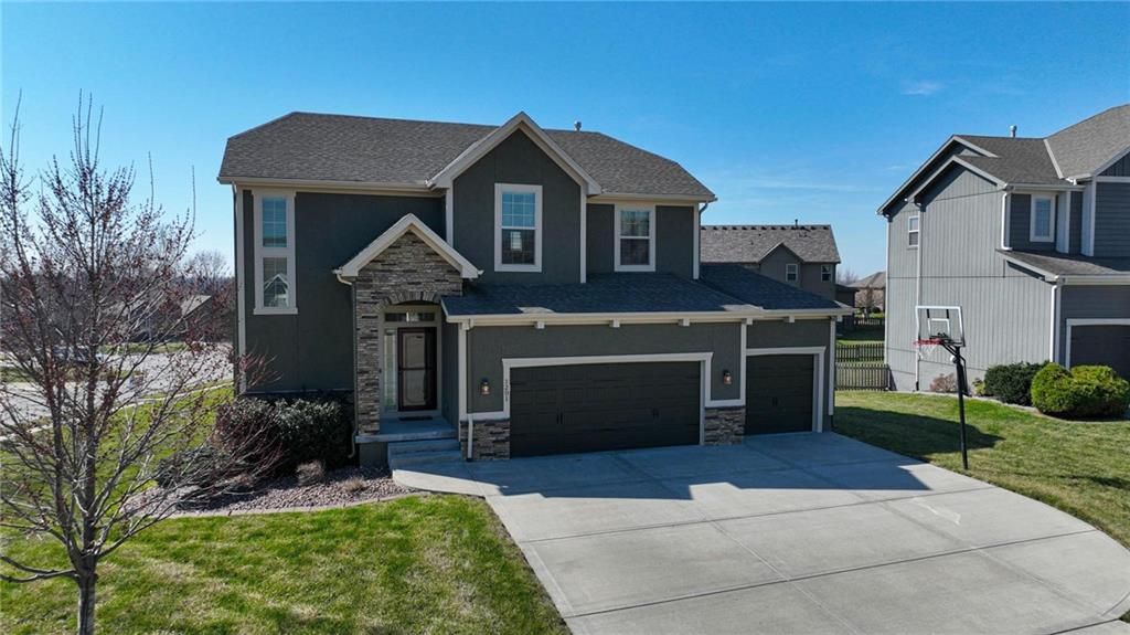 Photo of 1201 Belinder Drive, Raymore, MO 64083 (MLS # 2608896)