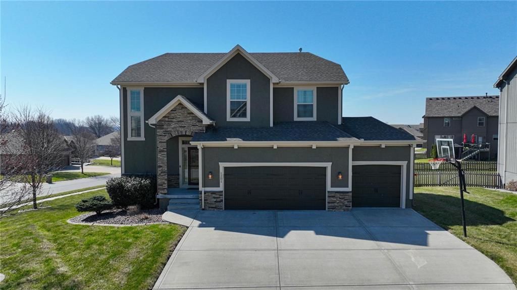 Photo of 1201 Belinder Drive, Raymore, MO 64083 (MLS # 2608896)