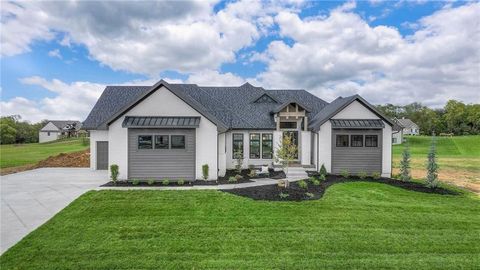 561 South Shore Drive Lake Winnebago MO 64034