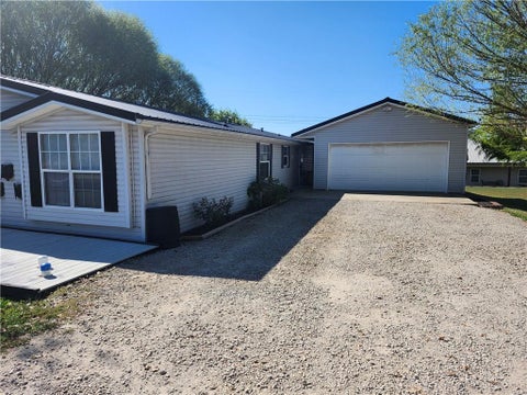 Photo of 114 Kansas Drive, Linn Valley, KS 66040 (MLS # 2646375)