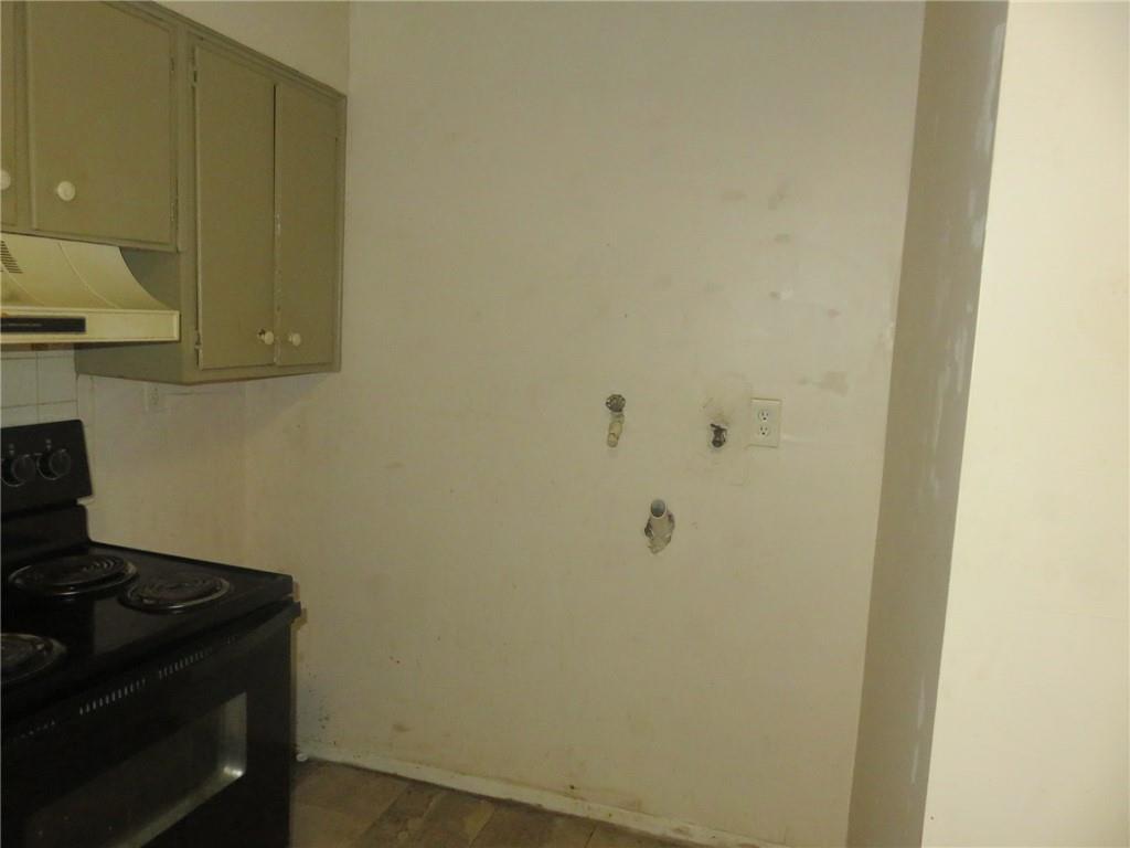 Kansas City, Missouri 64134, United States, 3 Bedrooms Bedrooms, ,1 BathroomBathrooms,Residential,Pending,185983