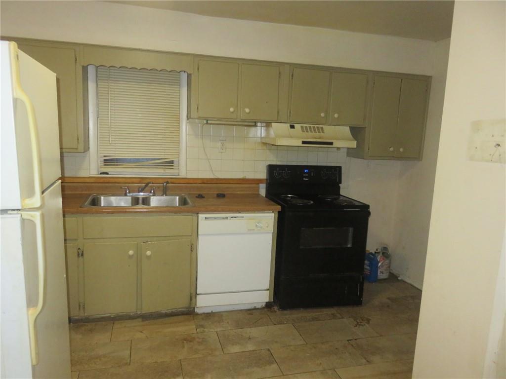 Kansas City, Missouri 64134, United States, 3 Bedrooms Bedrooms, ,1 BathroomBathrooms,Residential,Pending,185983