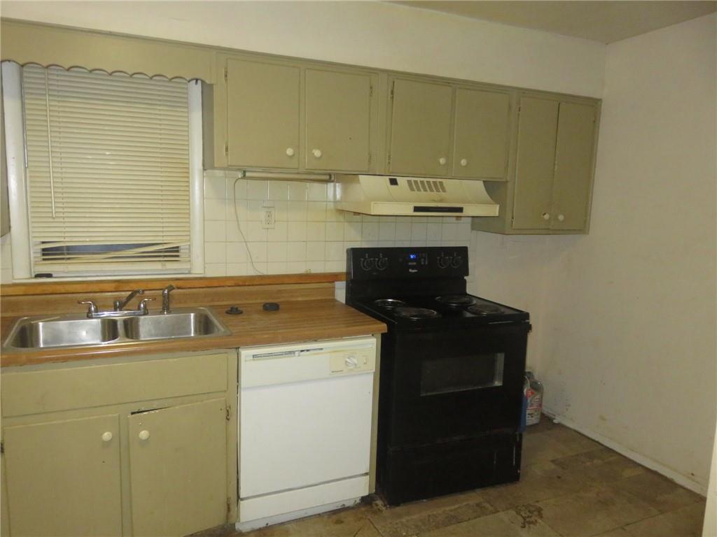 Kansas City, Missouri 64134, United States, 3 Bedrooms Bedrooms, ,1 BathroomBathrooms,Residential,Pending,185983