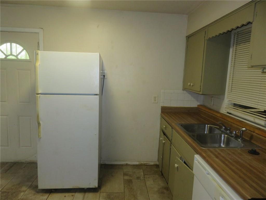 Kansas City, Missouri 64134, United States, 3 Bedrooms Bedrooms, ,1 BathroomBathrooms,Residential,Pending,185983