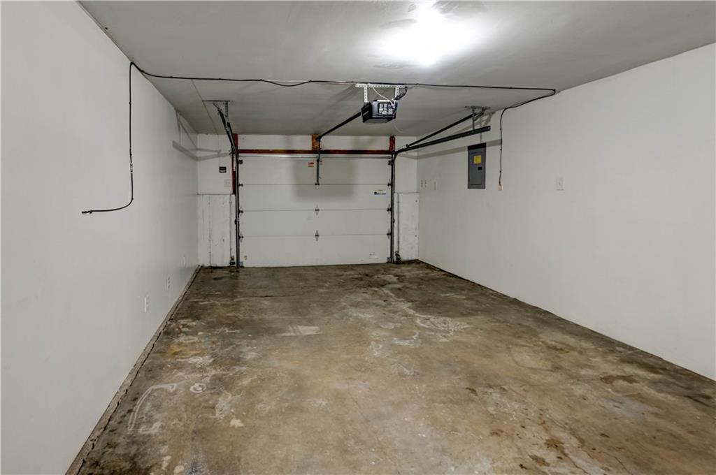 Lee's Summit, Missouri 64081, United States, 4 Bedrooms Bedrooms, ,3 BathroomsBathrooms,Residential,Pending,209951