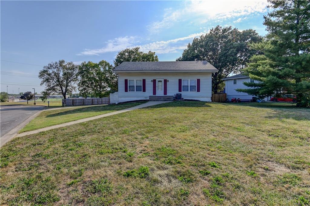 Lee's Summit, Missouri 64081, United States, 4 Bedrooms Bedrooms, ,3 BathroomsBathrooms,Residential,Pending,209951