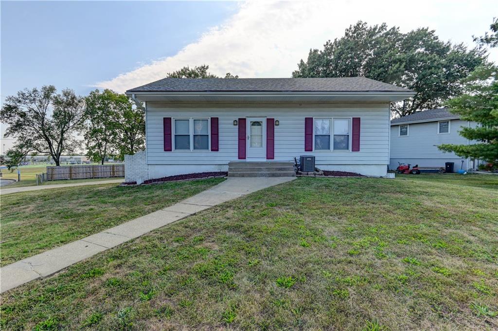 Lee's Summit, Missouri 64081, United States, 4 Bedrooms Bedrooms, ,3 BathroomsBathrooms,Residential,Pending,209951